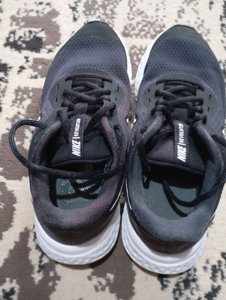 Маратонки Nike 36 номер