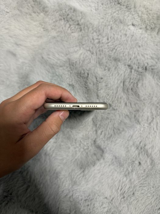 iPhone 11 Alb 128 GB, stare foarte buna