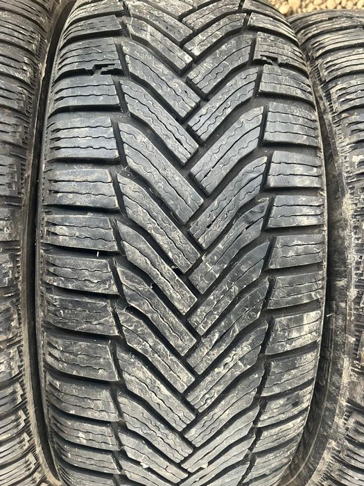 215/55 r17 de iarna 4 buc f bune MICHELIN