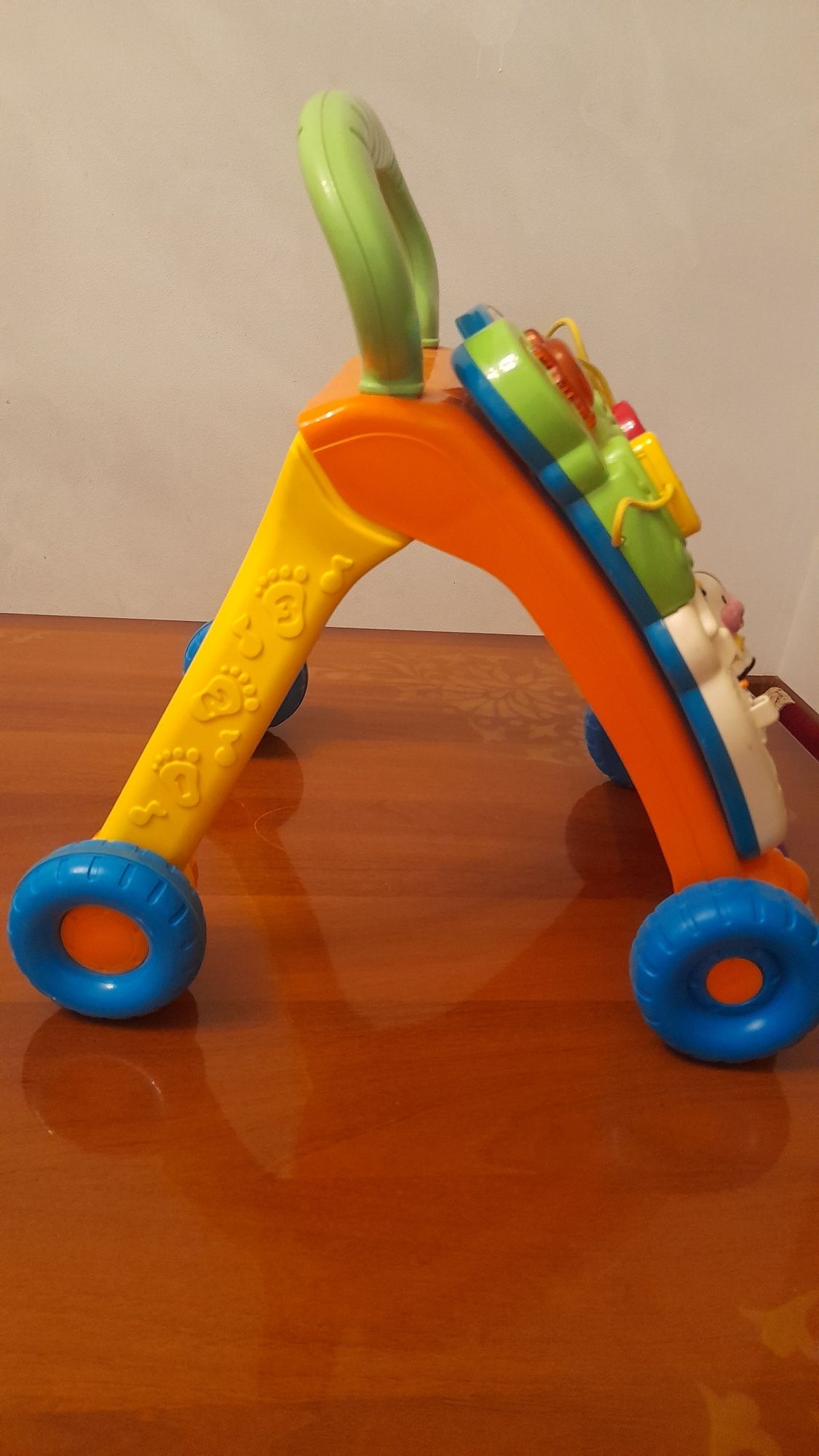 Развлекательная игрушка ходунки или каталка для детей с 6 месяцев