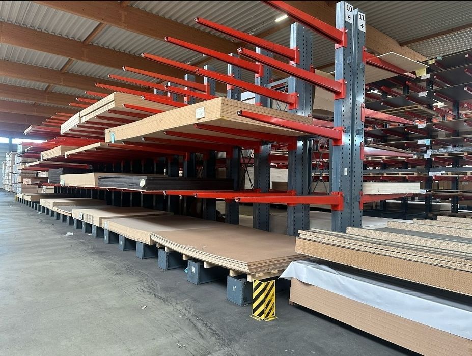 Rafturi metalice cantilevar