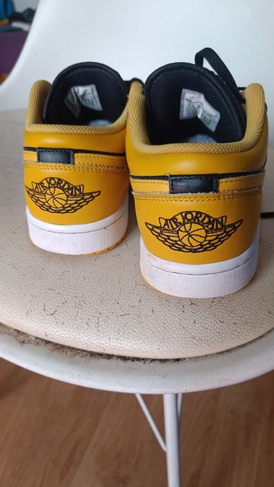 Jordan 1 low, black and yellow