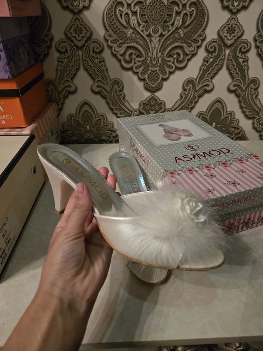 Белые свадебные мюли "Asimod underwear"