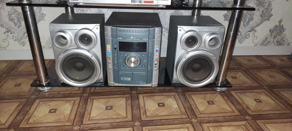 Срочно продаётся музикальный центр состояние как новое б/у  свой