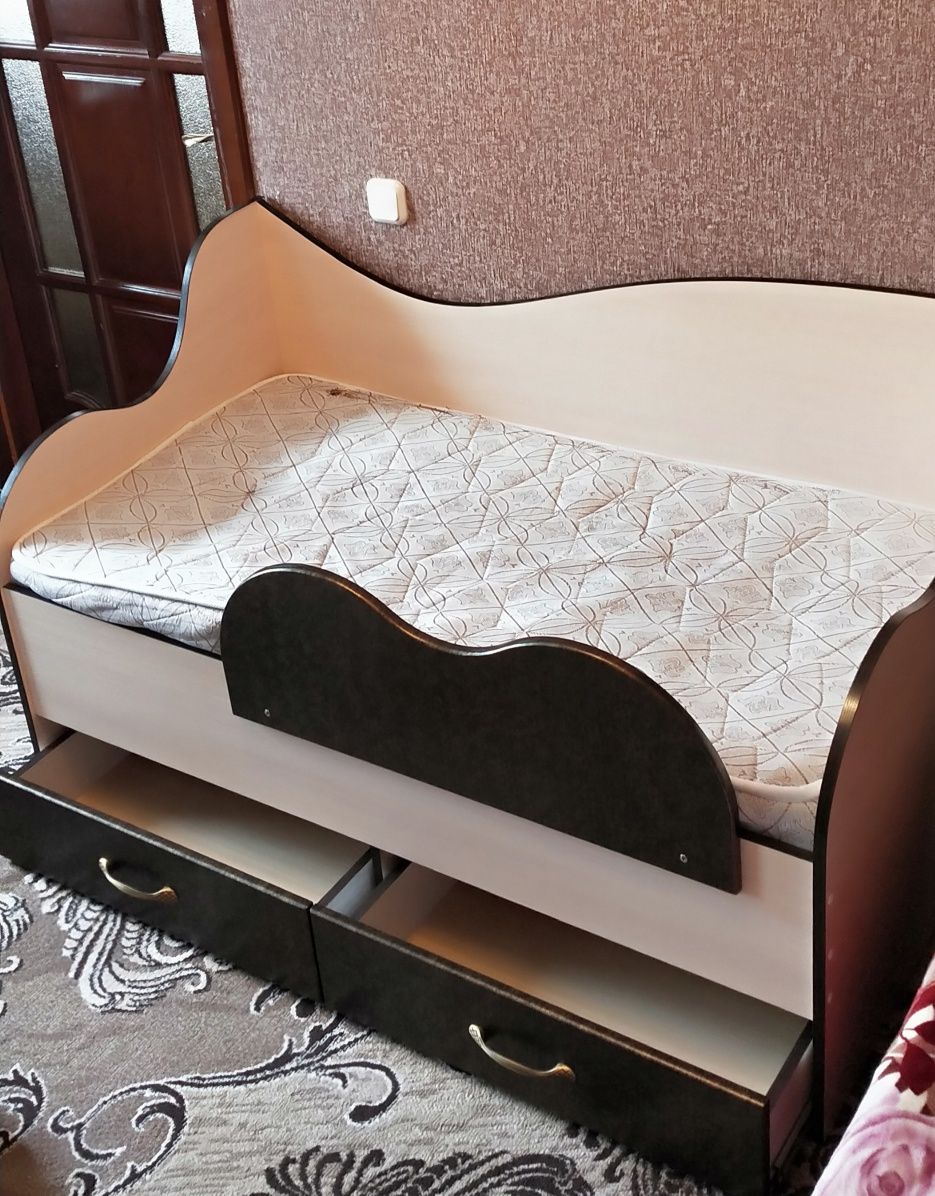 Продаётся детская кровать подойтет на возраст от 2,5 до 7 лет