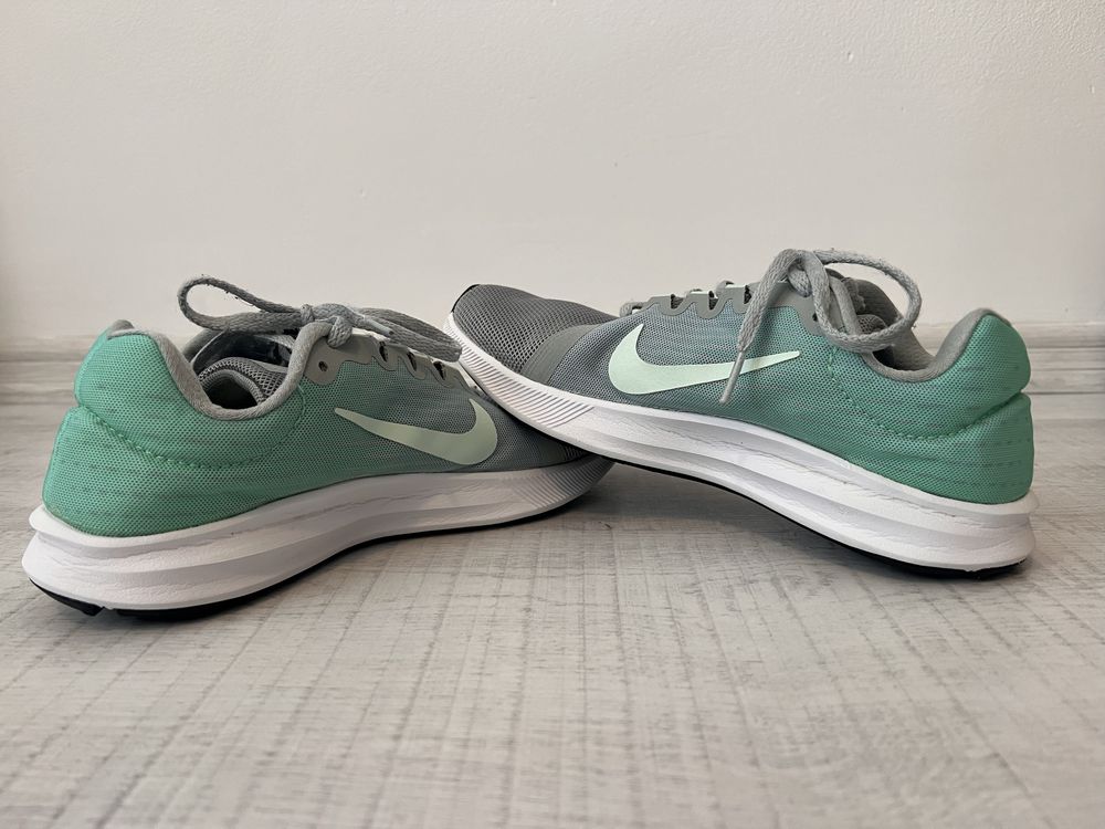 Adidasi Nike Downshifter 8, Nike Running , marime 38 , verde/gri