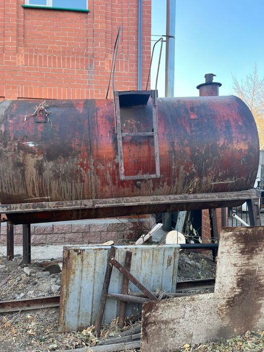 Цистерна бочка 4 куб, в отличном состоянии