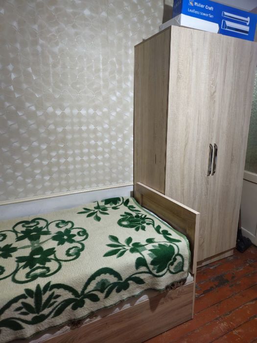 Срочно продается кровать и шкаф для одежды