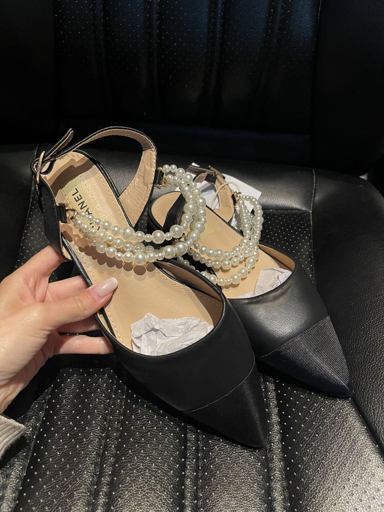 шанел обувки бежови черни с перли Chanel