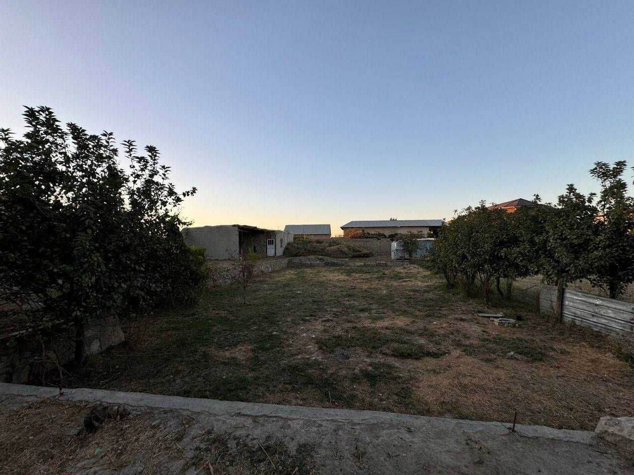 Tayyor 9 so’tiqli hovli sotiladi.