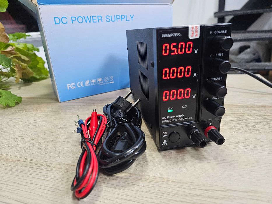 Регулируемо лабораторно захранване 30V / 10A захранващ блок