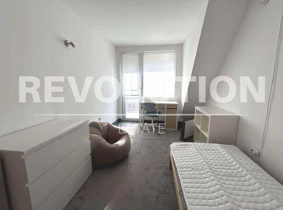 Дава се под наем Тристаен апартамент в Варна, Червен площад - 50 кв.м за 375 € - Снимка #1