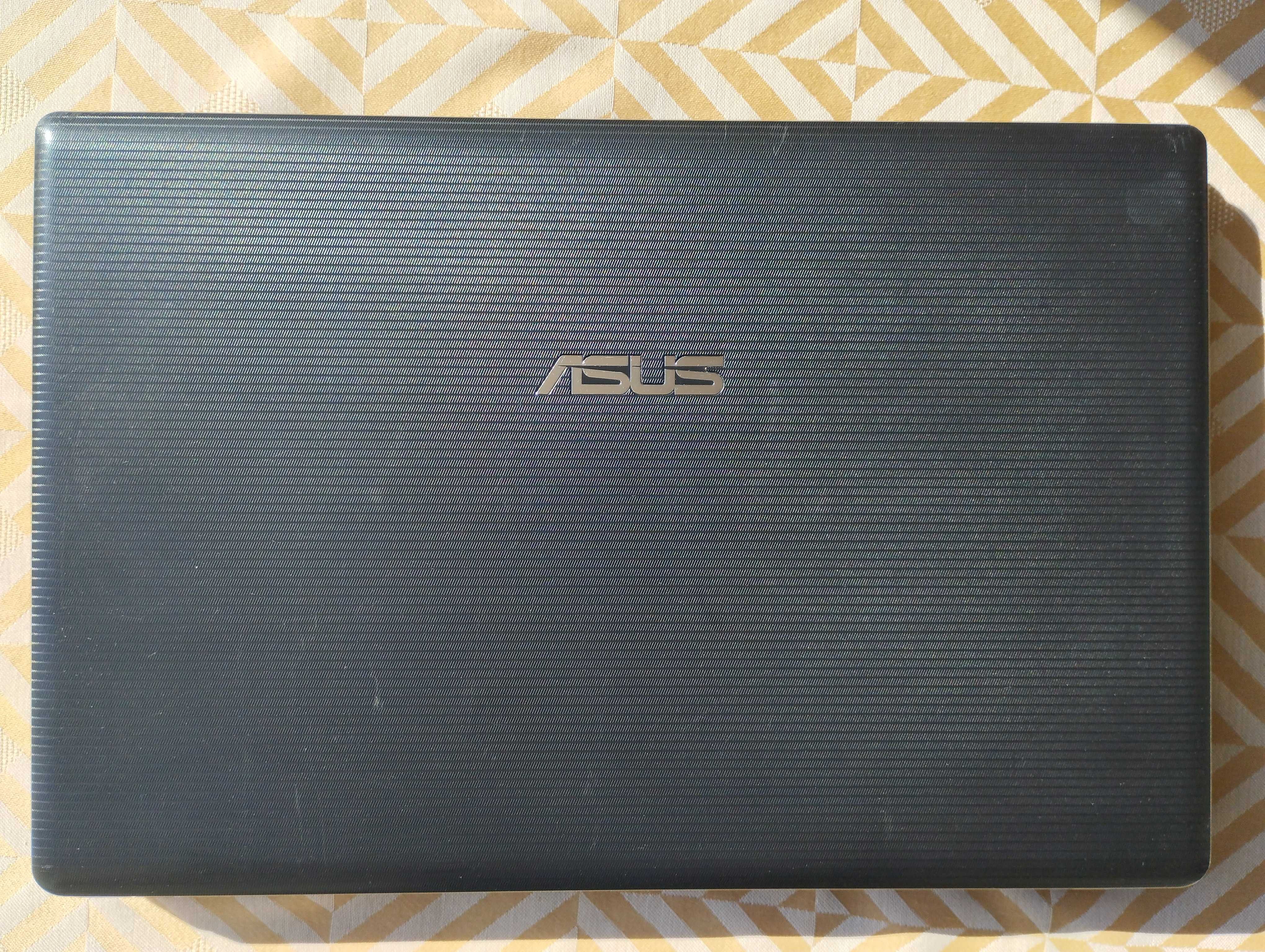 Лаптоп ASUS X55U 15.6 инча, 2012 г CPU AMD C-60, SSD, 4GB DDR3, USB3.0
