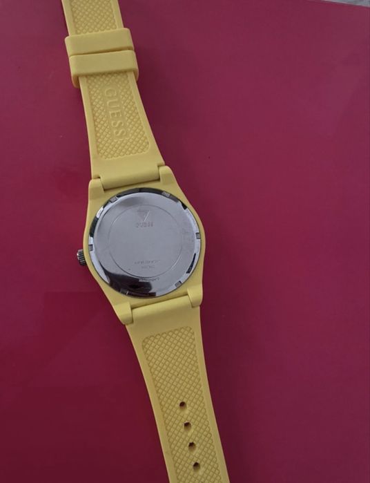 Ceas guess galben