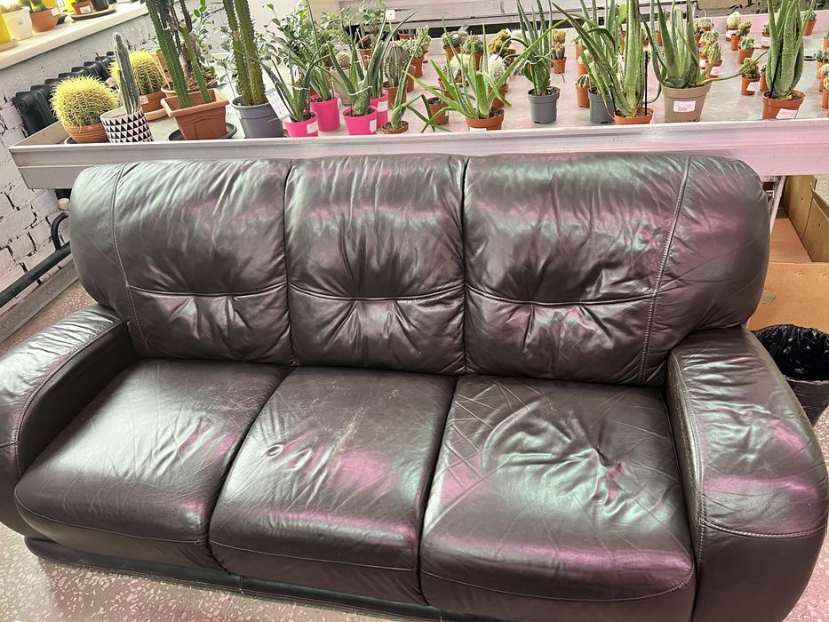 Продам кожанный диван