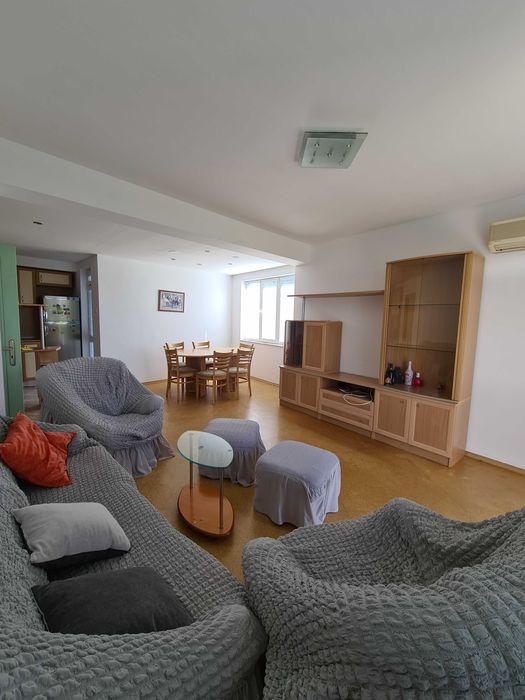 Дава се под наем Тристаен апартамент в Пловдив, Каменица 2 - 120 кв.м за 425 € - Снимка #1