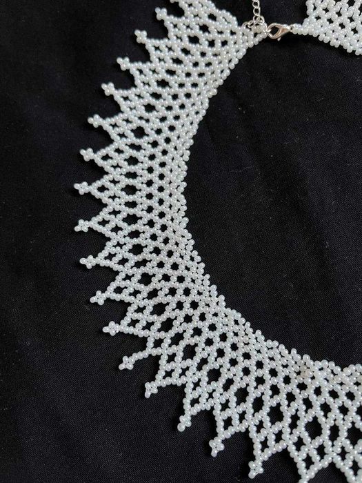 Colier crem din mărgele, etnic, cusut manual