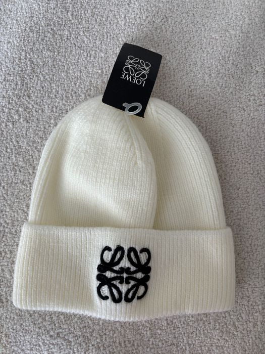Зимна шапка Loewe нова
