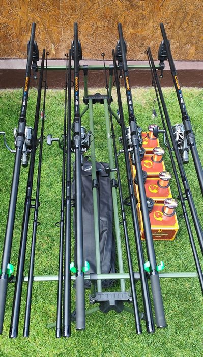 Set Pescuit, 4 Lansete Carbon,4 Mulinete 7000 cu Baitrunner,Rod Pod