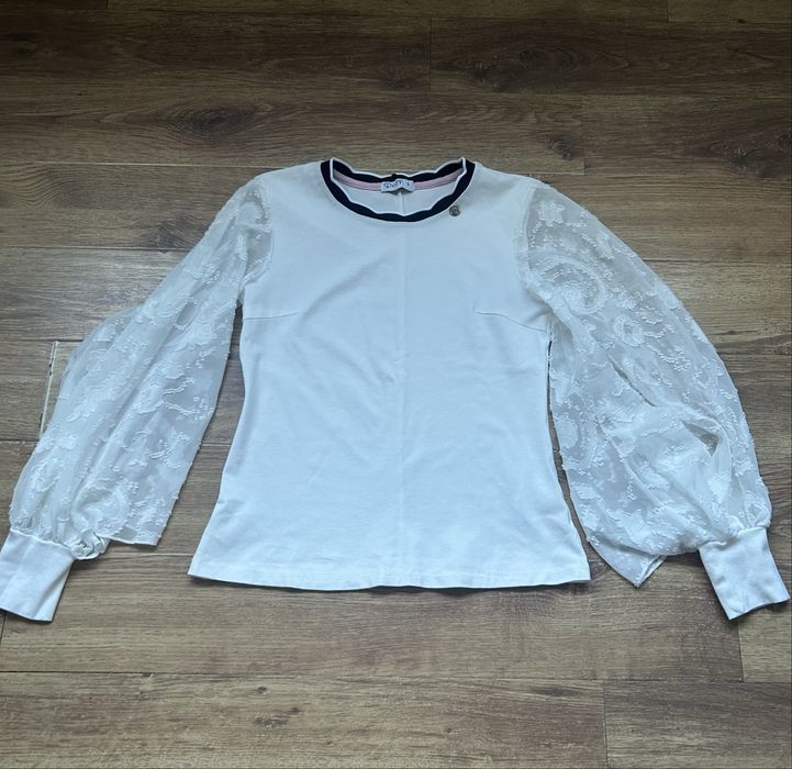 Бяла блуза на Lucy