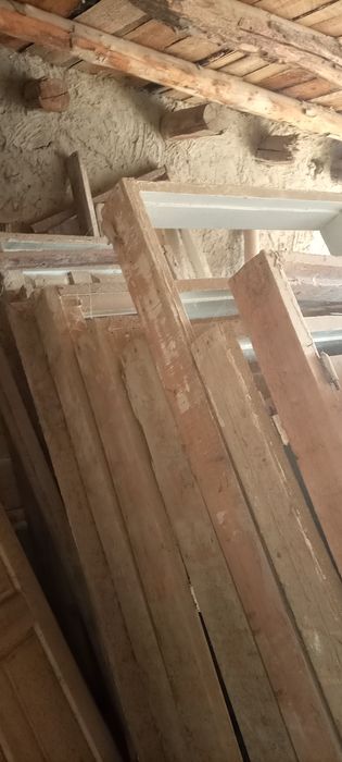 Taxta eshik derazalar va taxtalar sotiladi