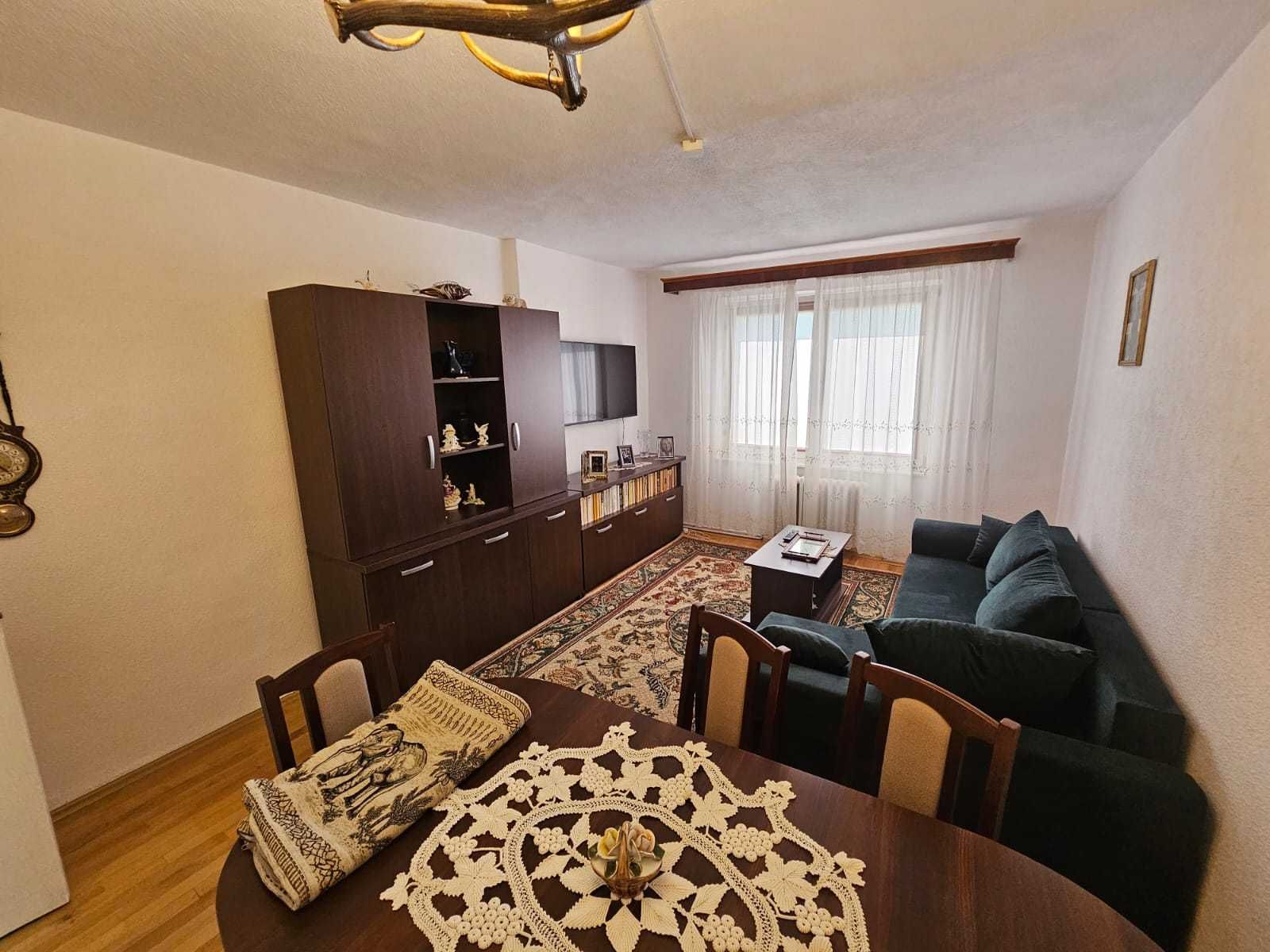 Vand apartament cu 3 camere, Cartierul Fagarasului