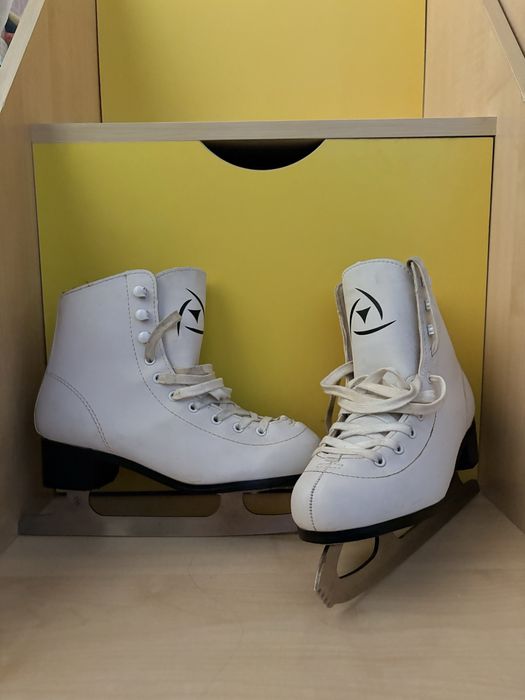 Фигурные коньки женские