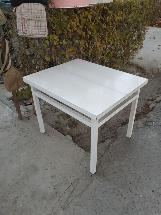 Стол деревянный для кухни