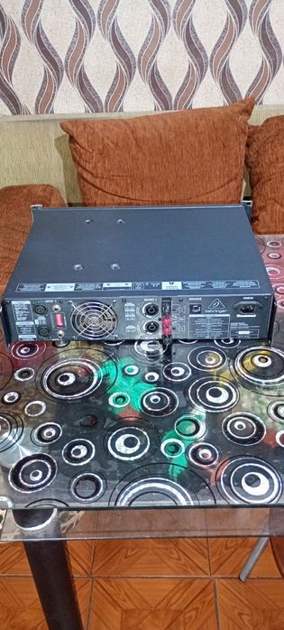 Крайно стъпало Behringer ep4000