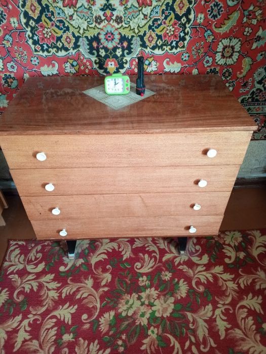 Комод полированный б, у советский надежный.