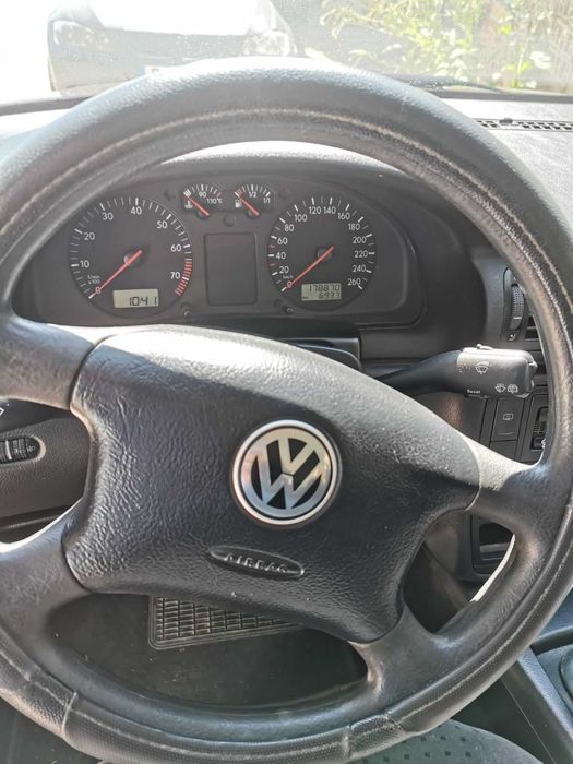 Volkswagen Pasat 1.8 бензин 1999 г.