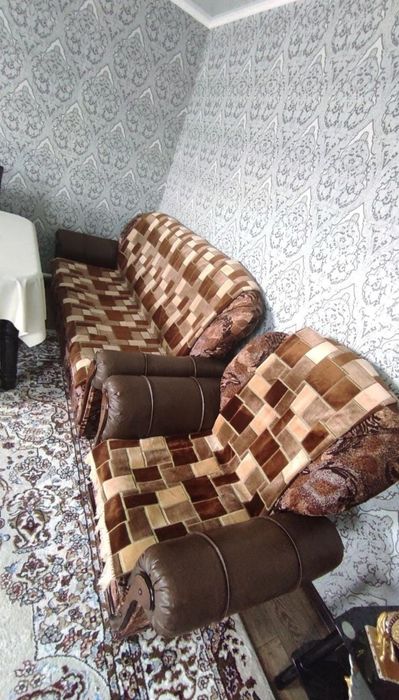 Диван с двумя креслами