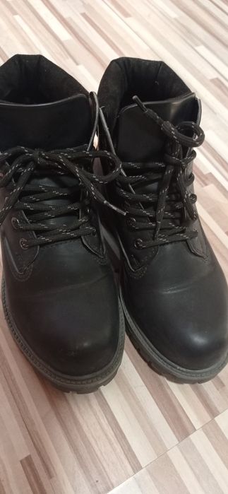 Дамски обувки и боти тип кубинка 37