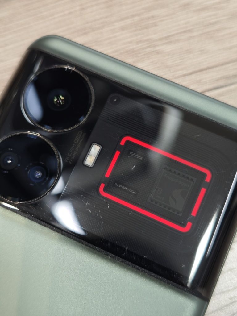 Realme GT5 150W 16/512Gb Snap 8Gen2