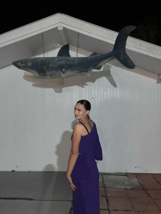 Елегантна лилава рокля