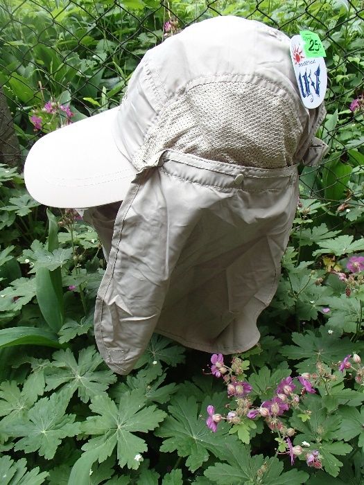 Продавам много лека бързосъхнеща шапка с голяма периферия и добро покр