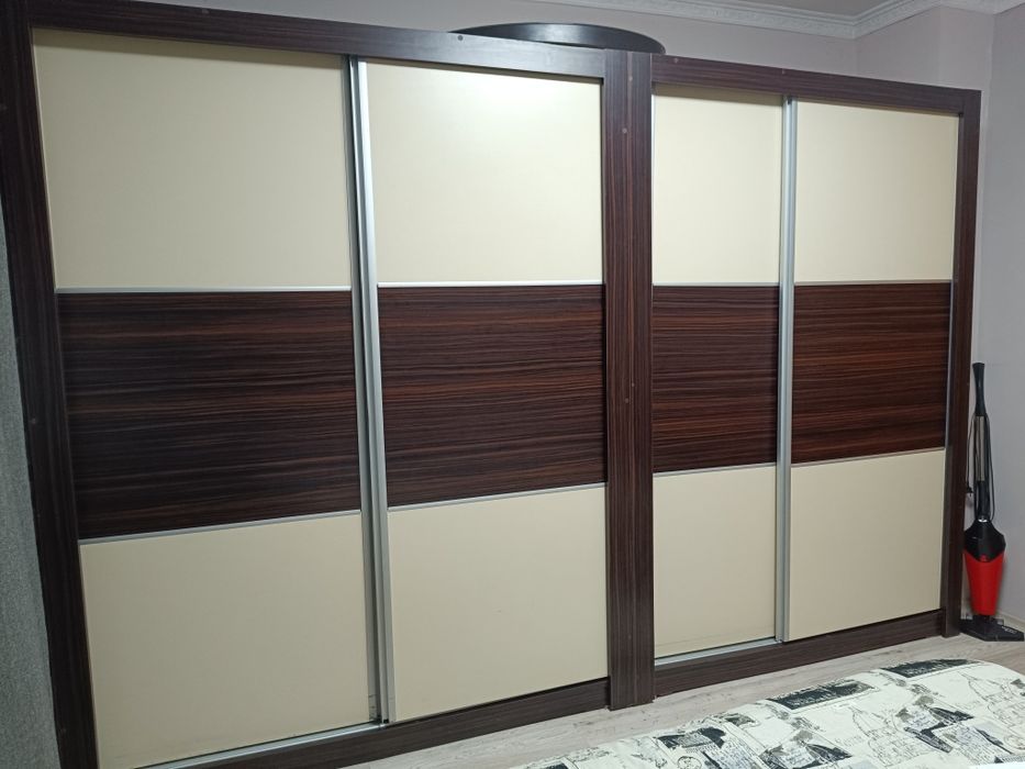 Продавам 2бр. гардероби с плъзгащи врати