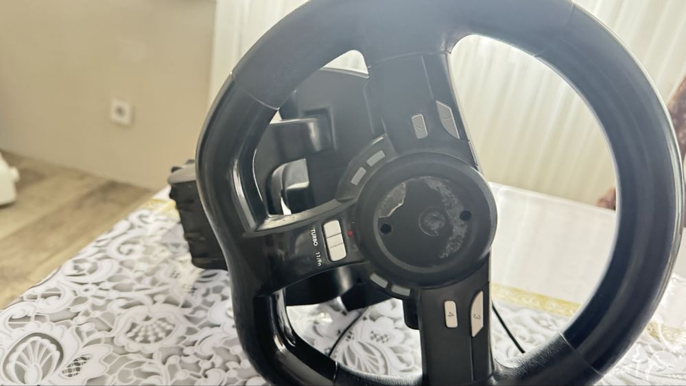 Игровой руль с педалем