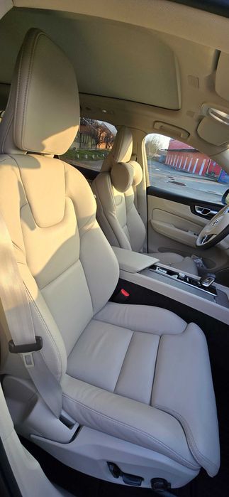 Volvo XC 60, An 2023, Diesel + Hibrid