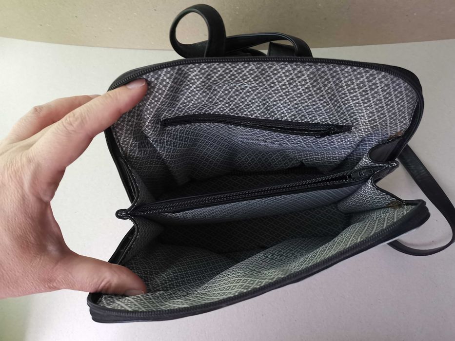 Кожена раница, черна