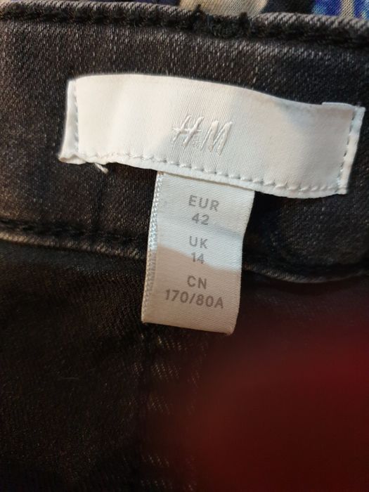 Blugi H&M+bluza Bershka, ambele la doar 45 lei