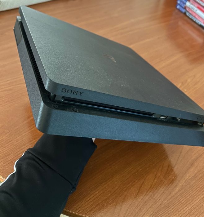 PlayStation 4 Standard 500 GB (negociabil)
