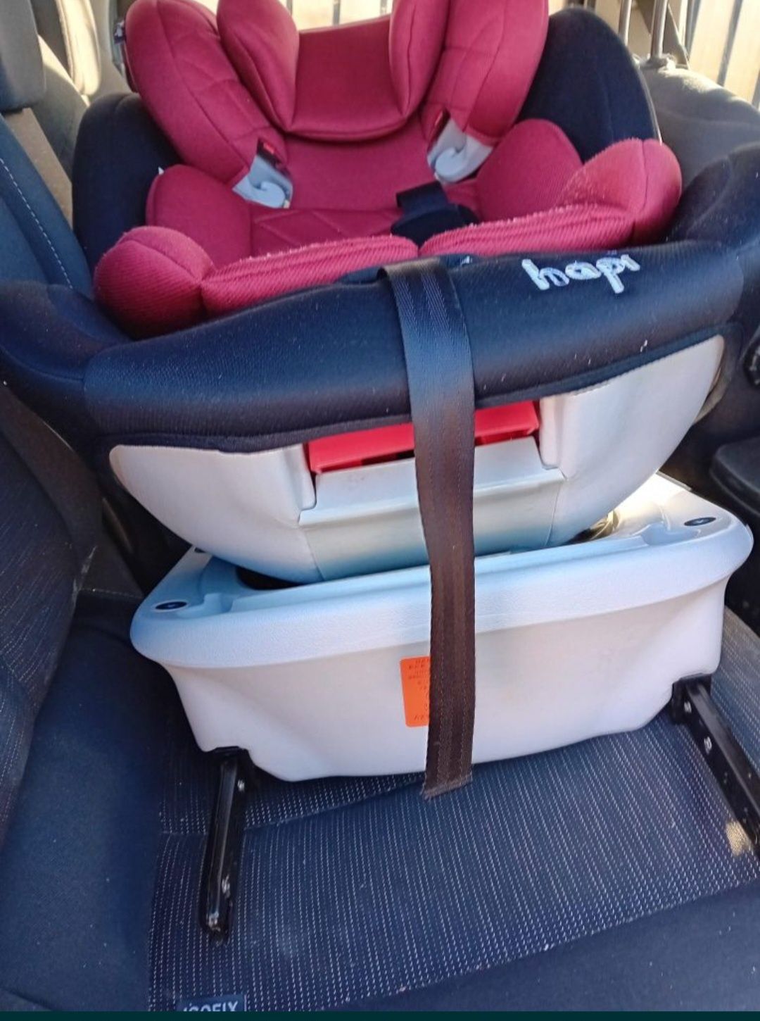 Scaun auto cu system isofix