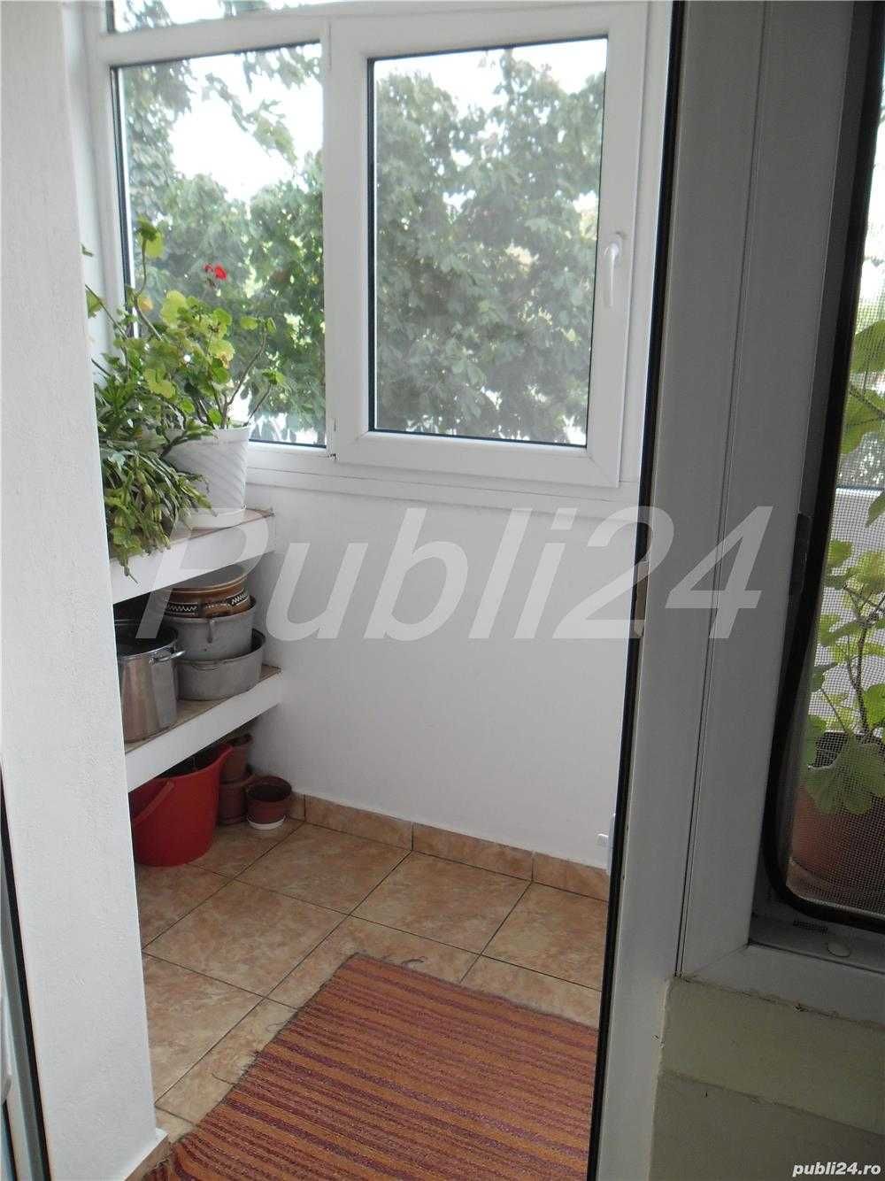 Vand apartament cu 3 camere decomandat