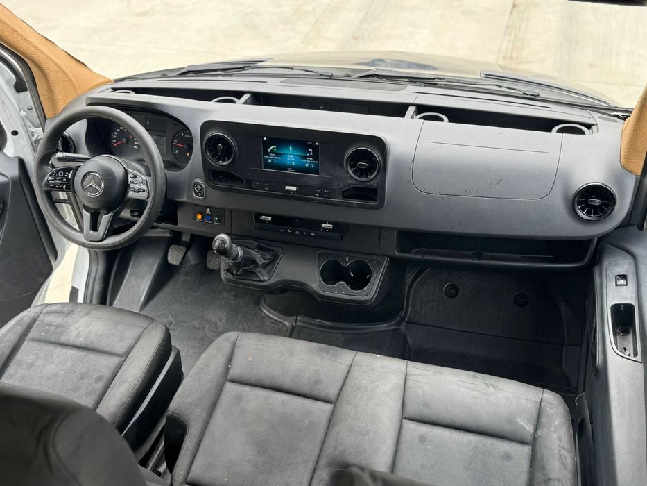 Mercedes Sprinter 2021 8+1 locuri,marfa 2,2 E6 avariat lovit avariate