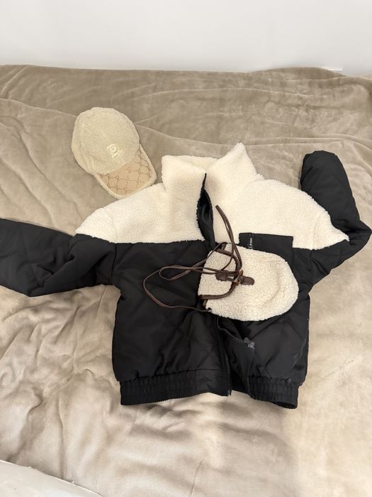 якето, чанта и шапка с козирка