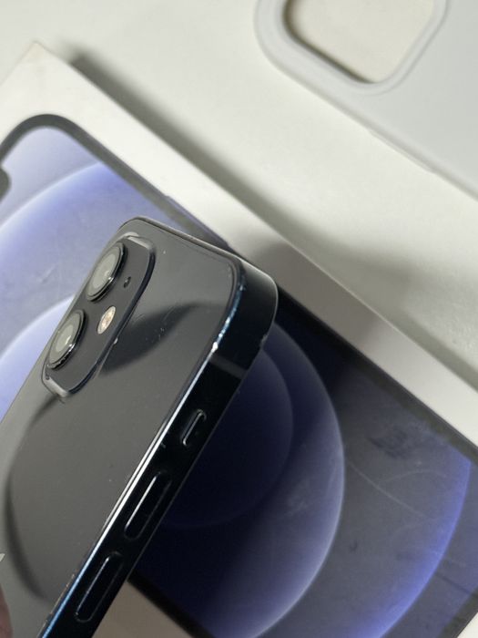 Vand Iphone 12-spatele si ecranul intacte