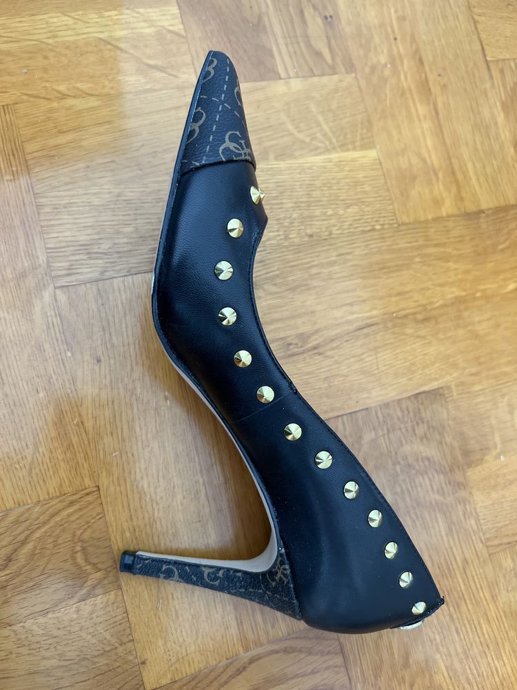 Pantofi stiletto Guess marime 38 noi