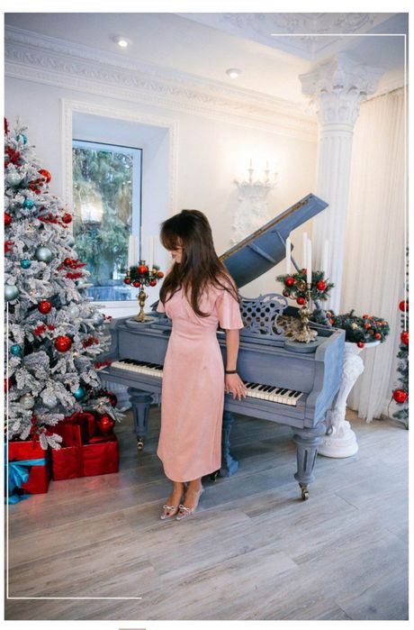 Платье шикарное женское