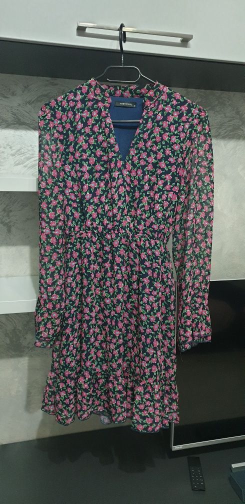 Rochie Trendyol cu maneca lunga, model floral, 34/XS